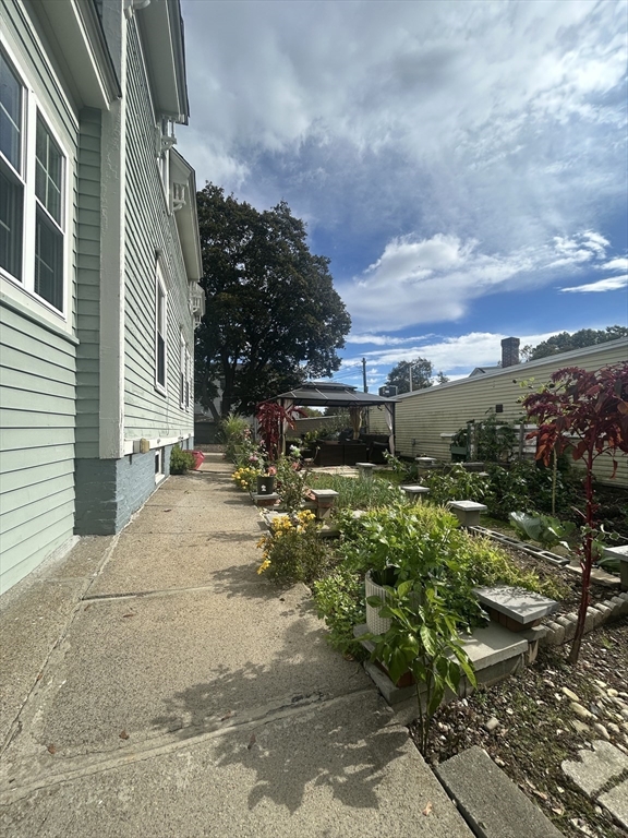 114 Lovell St