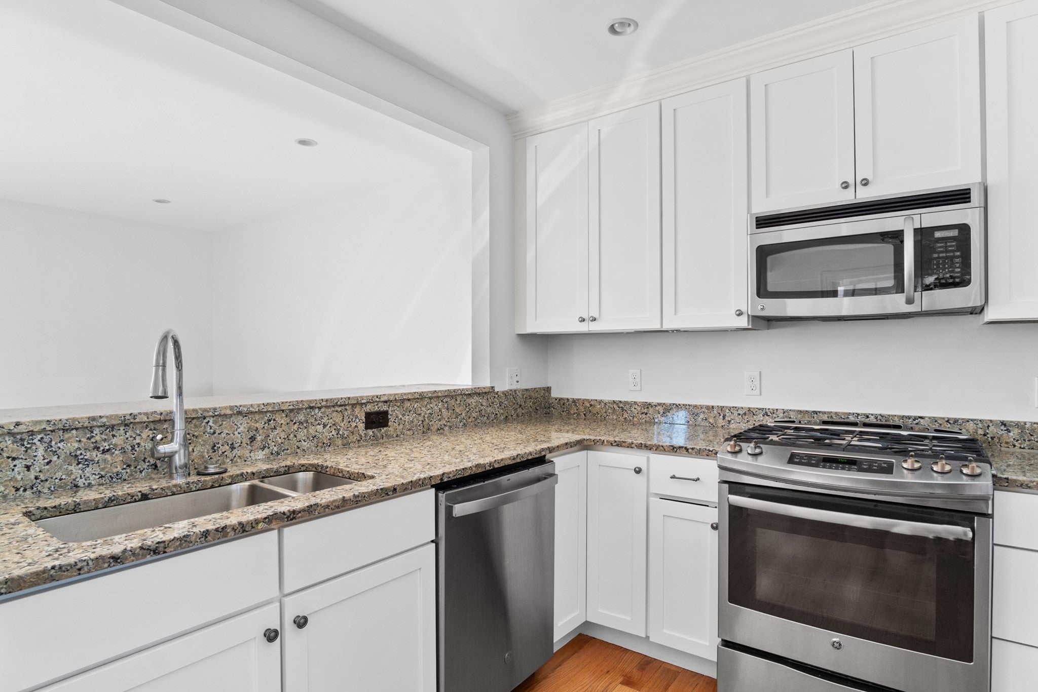 106 Johnson Woods Drive #106, Reading, MA, 106 Johnson Woods Drive #106, Reading, MA Photo #7