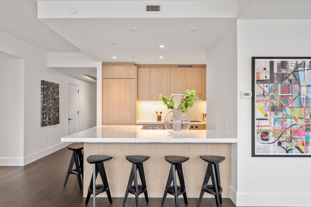 430 Stuart St 27DE