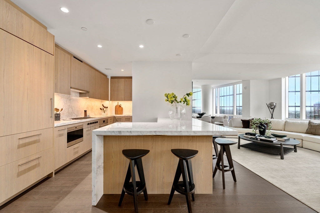 430 Stuart St 27DE