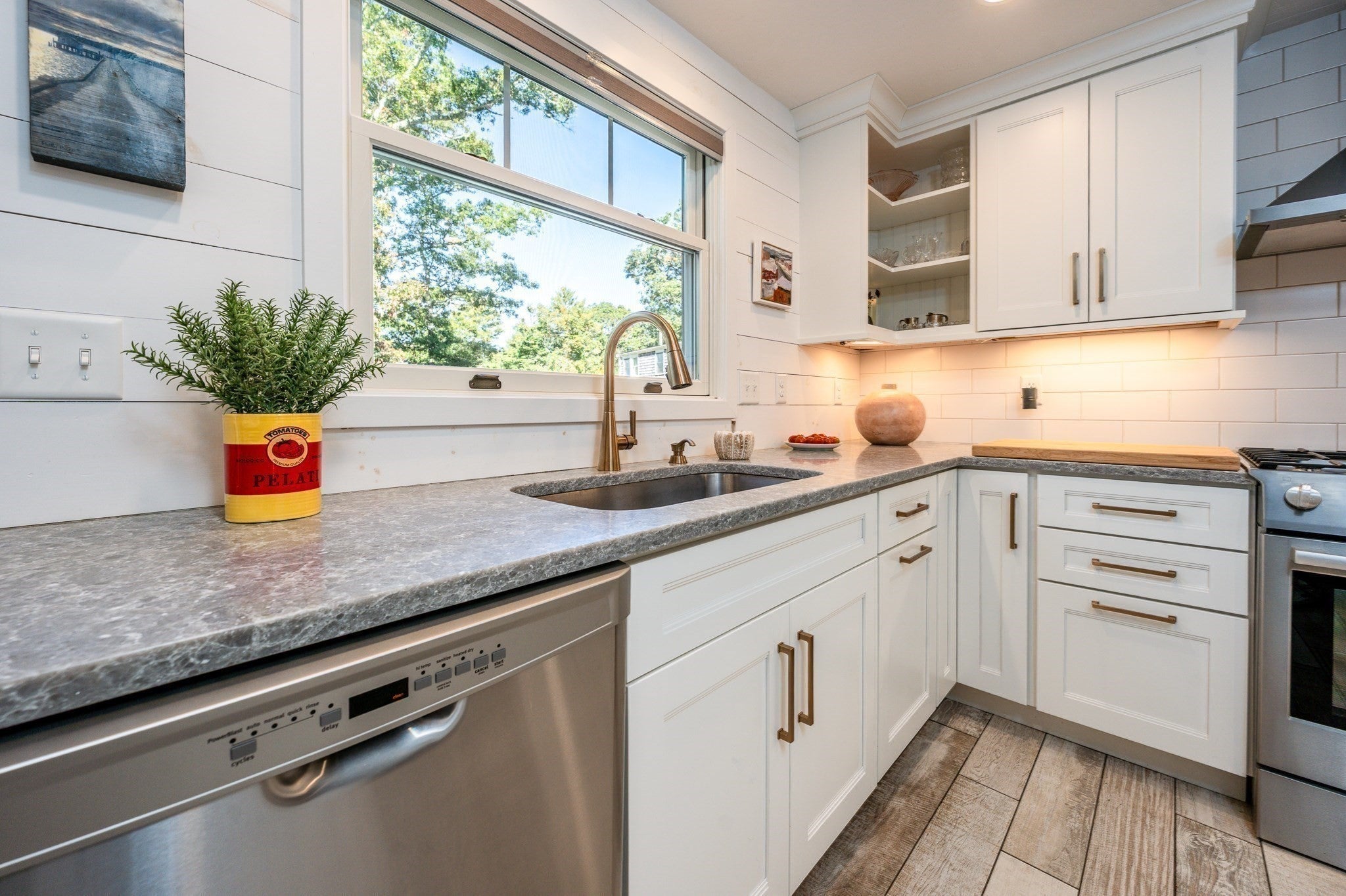 60 Shorewood Dr, Mashpee, MA Photo #8