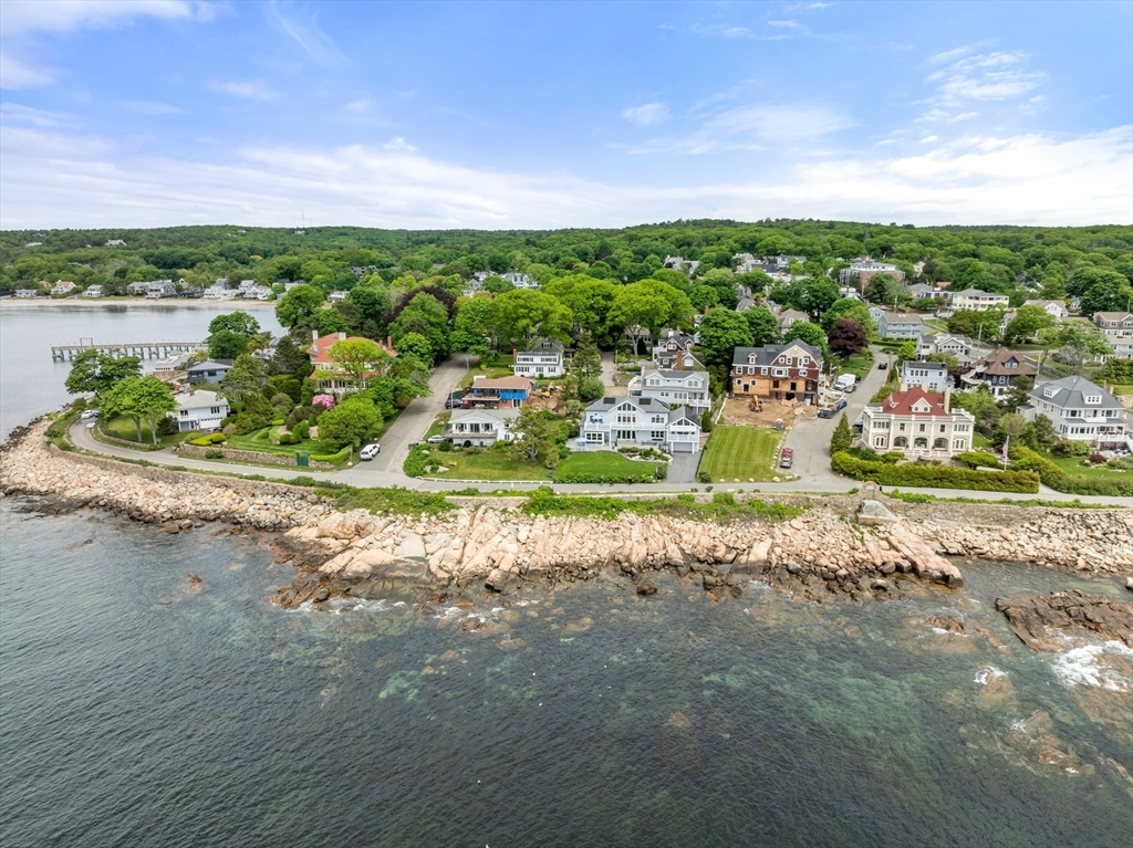 35 Shore Rd.