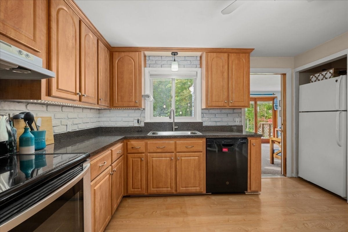 58 Putnam Hill Rd, Sutton, MA, 58 Putnam Hill Rd, Sutton, MA Photo #4