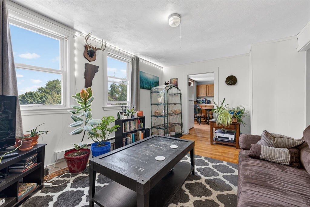 62 Ash St