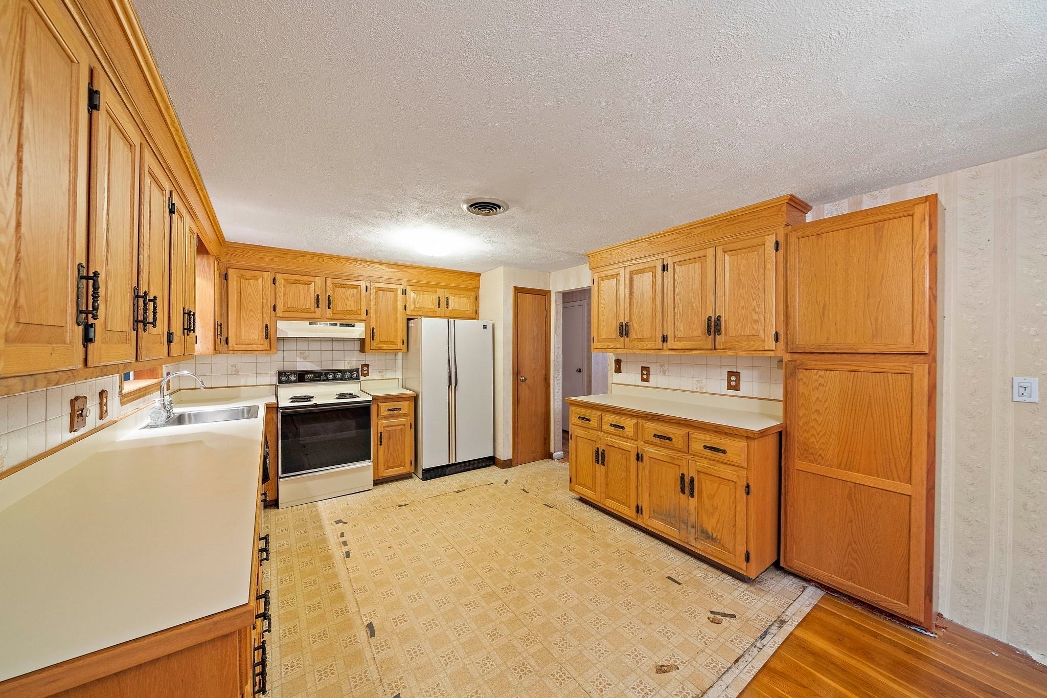 23 Acorn Circle, Hanover, MA, 23 Acorn Circle, Hanover, MA Photo #8