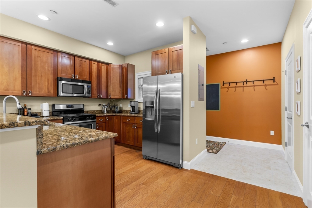 1605 Catalpa Dr 1605