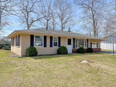 129 Patricia Dr Bellingham MA 02019