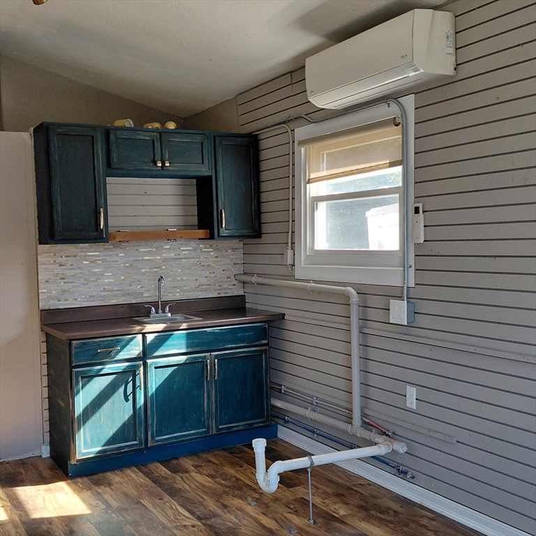 415 Huttleston Avenue