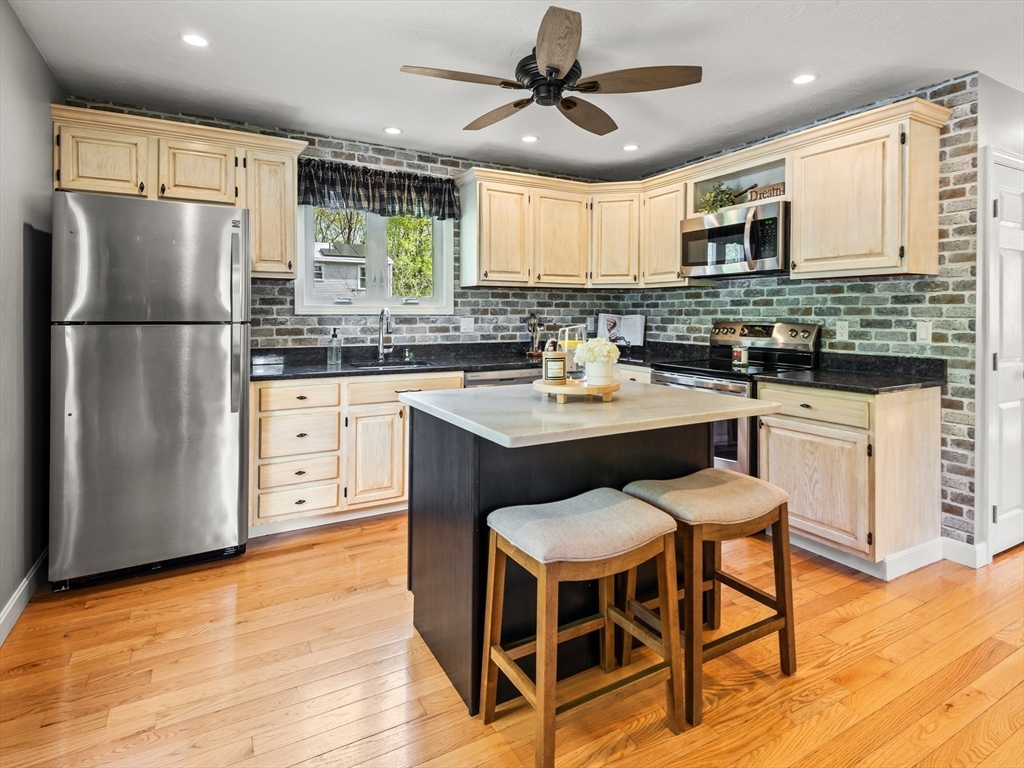 6 Maple Lane, Leicester, MA Photo #9