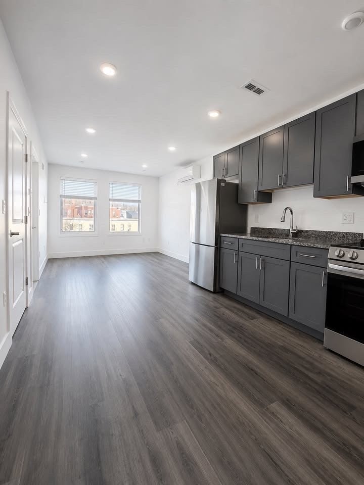 Photo of 585 Essex St, Lynn, MA