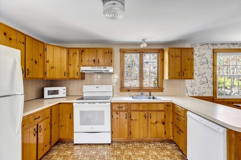 16 Cedar Ln, Brewster, MA Photo #11
