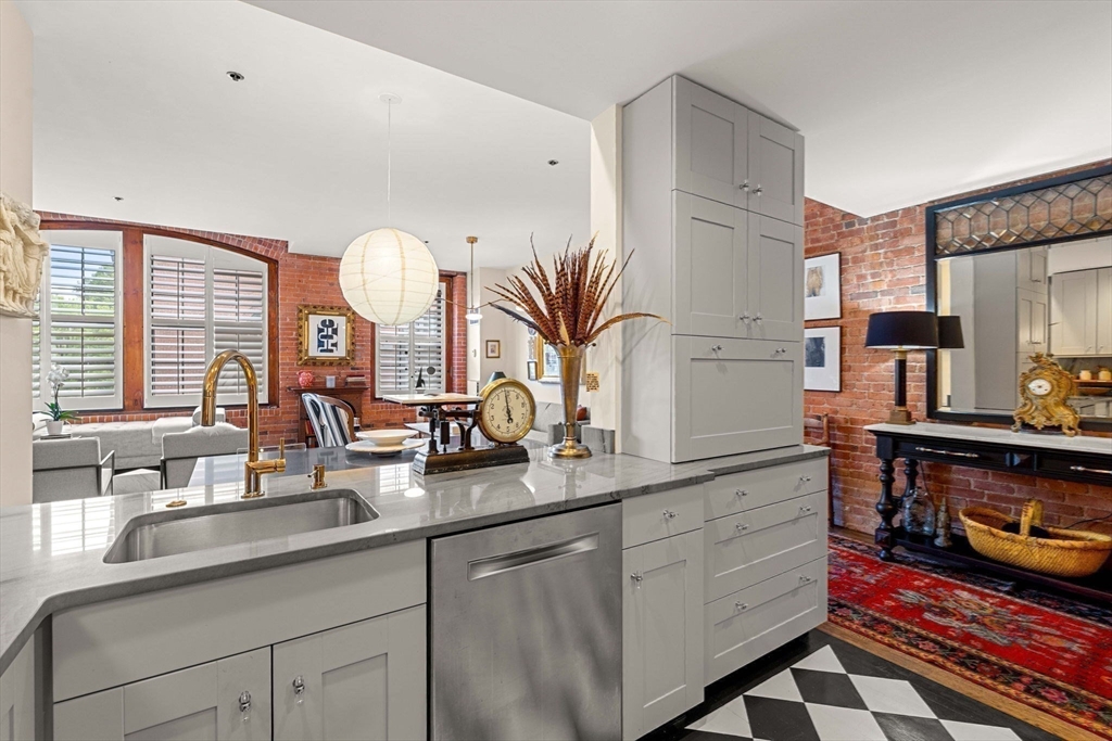 1243 Adams Street PM309