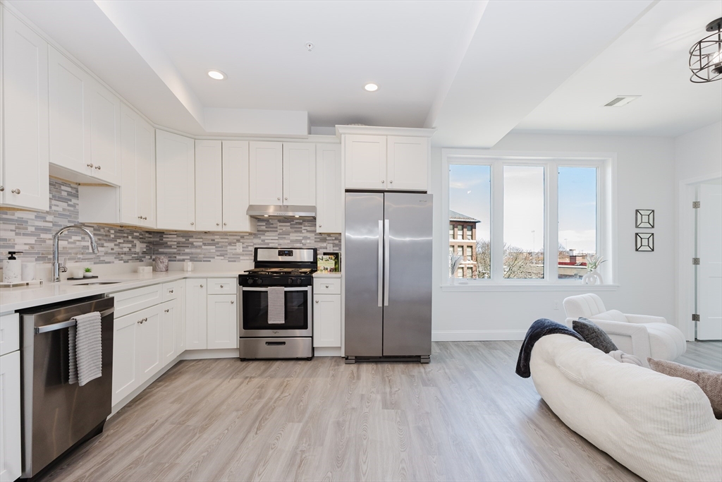 92-94 George St 203