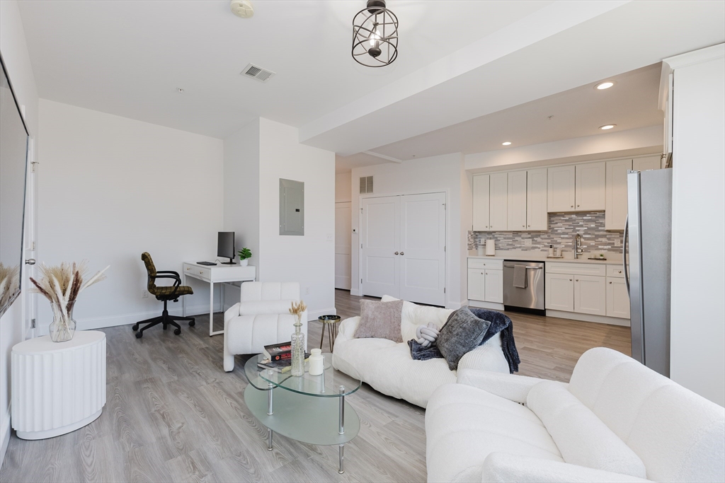 92-94 George St #203, Boston, MA Photo #11