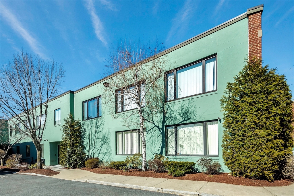 77 Rumford Ave