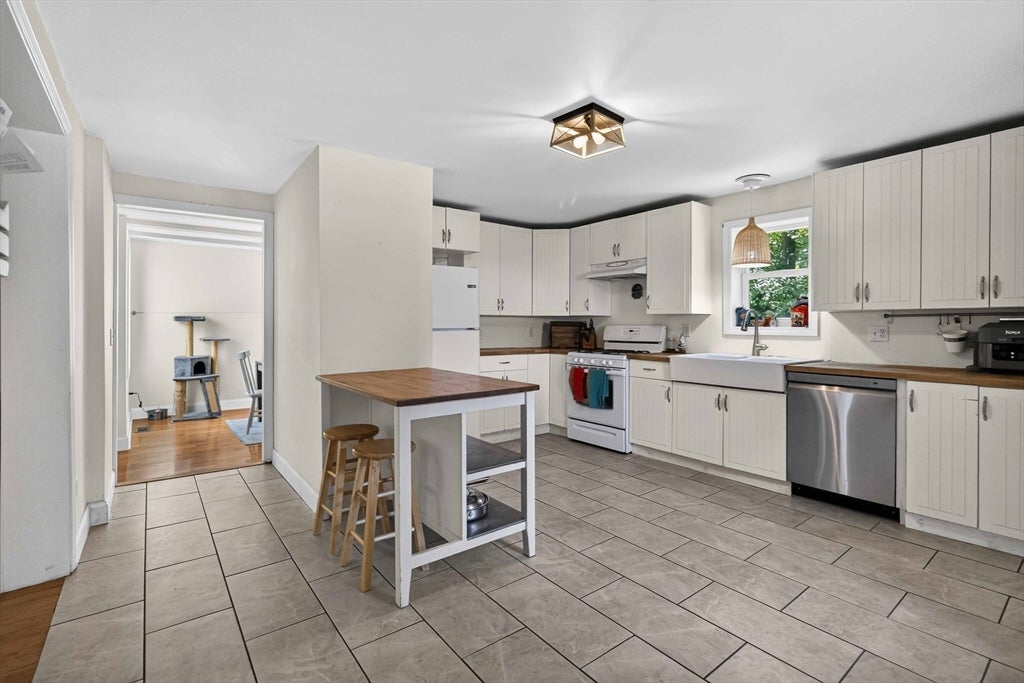 6 Carter Pl, Woburn, MA, 6 Carter Pl, Woburn, MA Photo #9