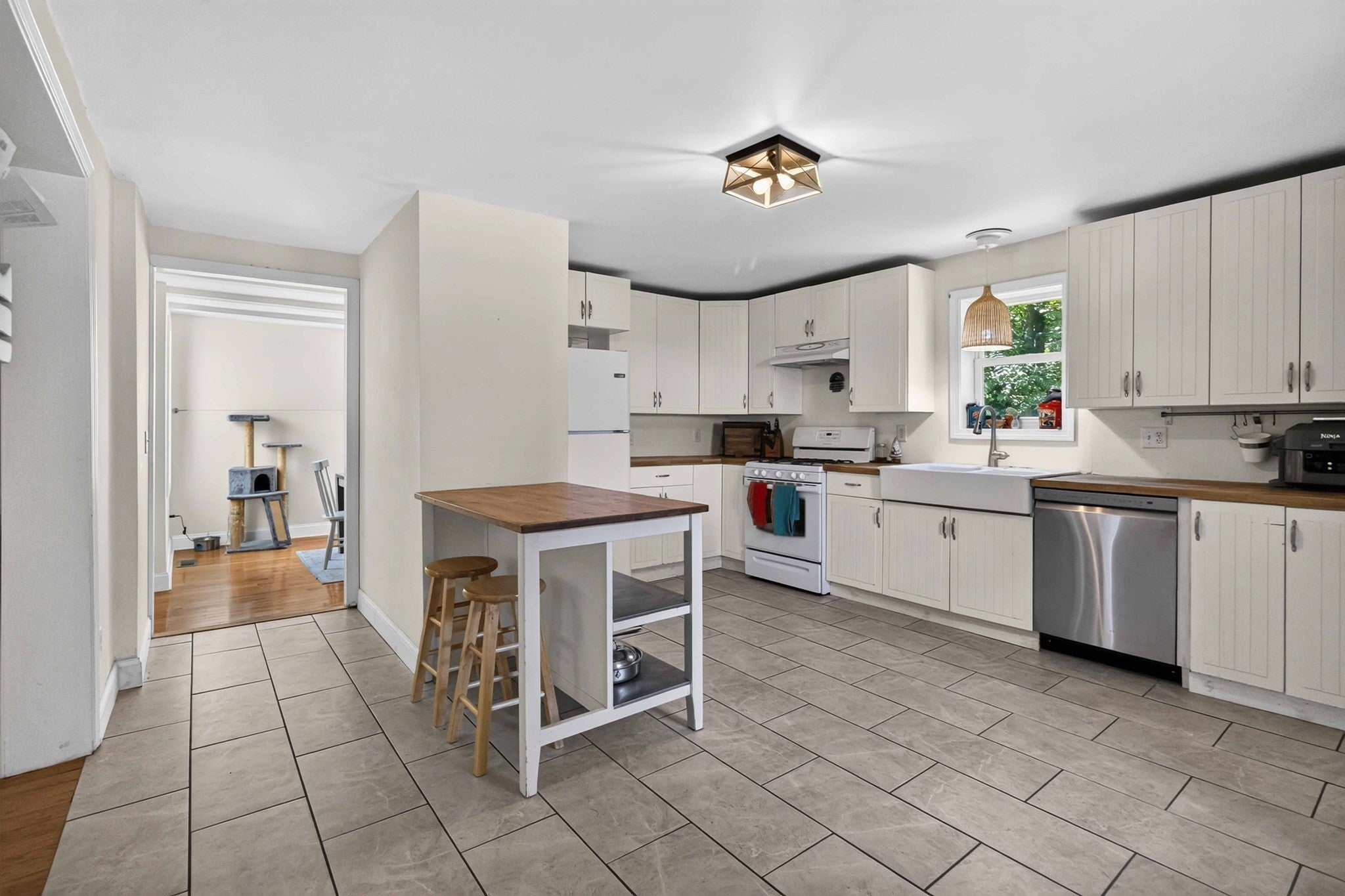 6 Carter Pl, Woburn, MA, 6 Carter Pl, Woburn, MA Photo #9