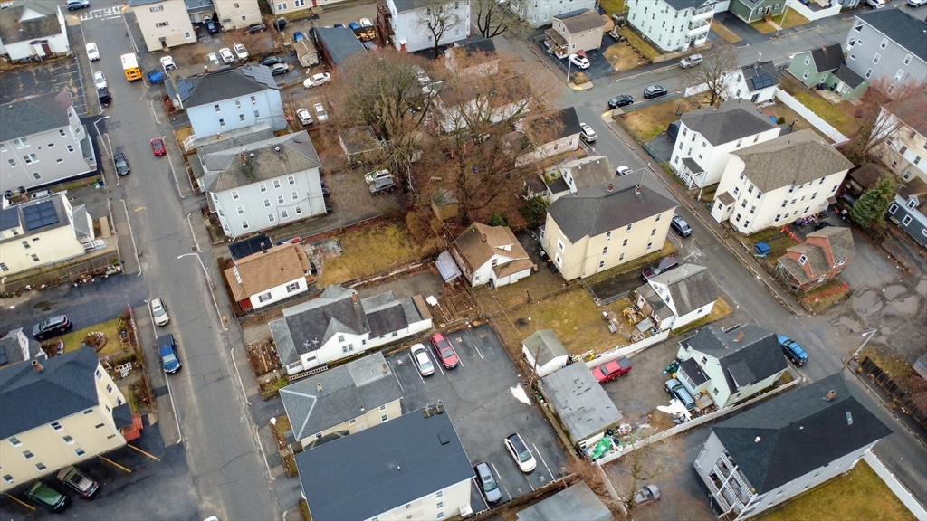 14-14 1/2 Hacker St