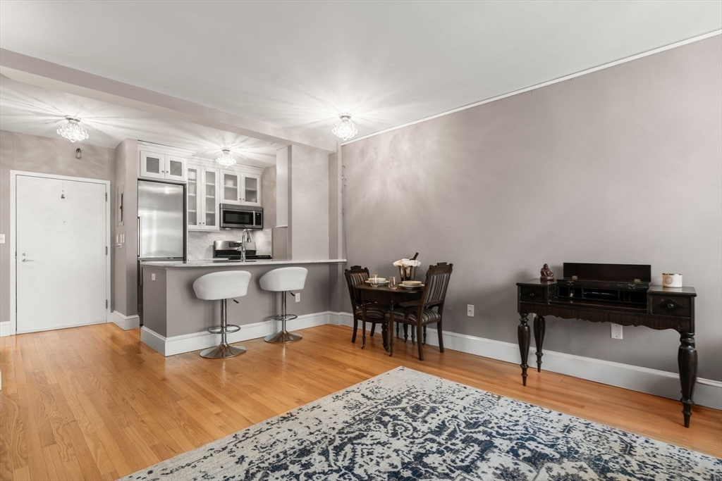 42 8th St 4106
