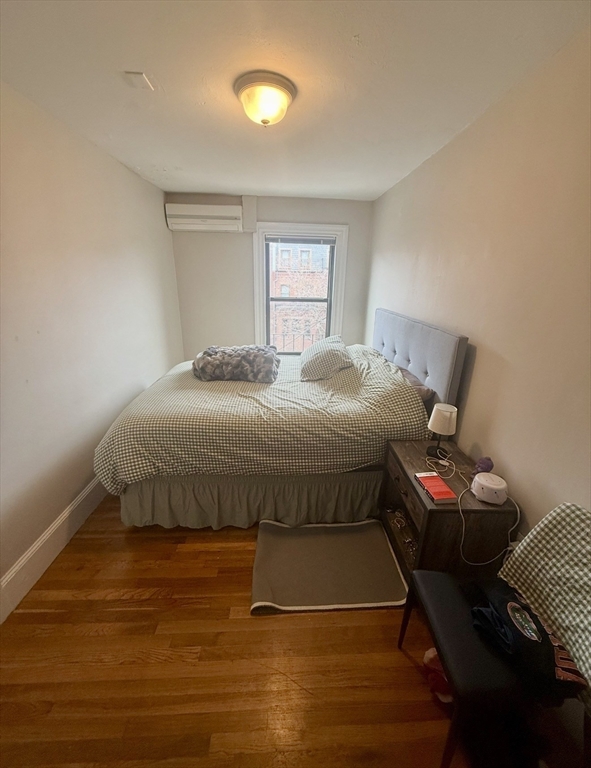 221 Newbury St. 4R
