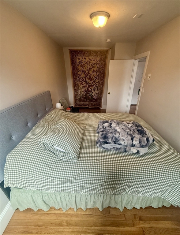 221 Newbury St. 4R