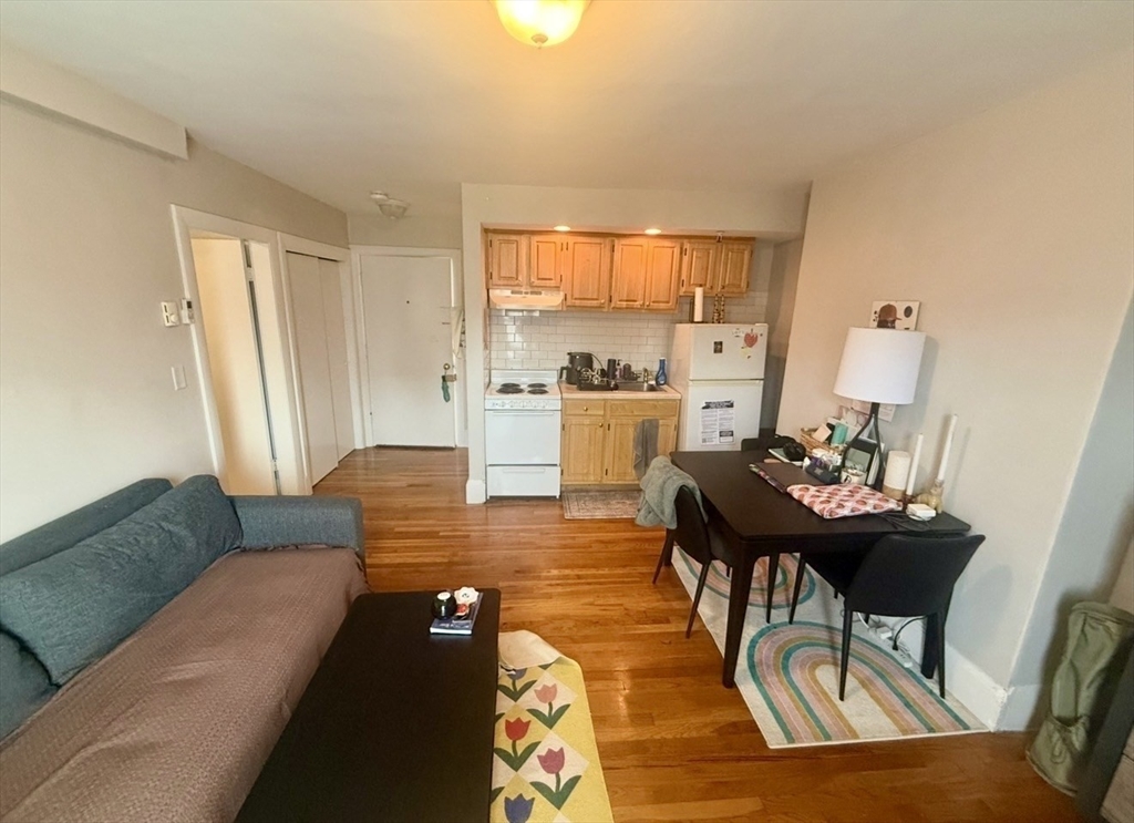 221 Newbury St. 4R