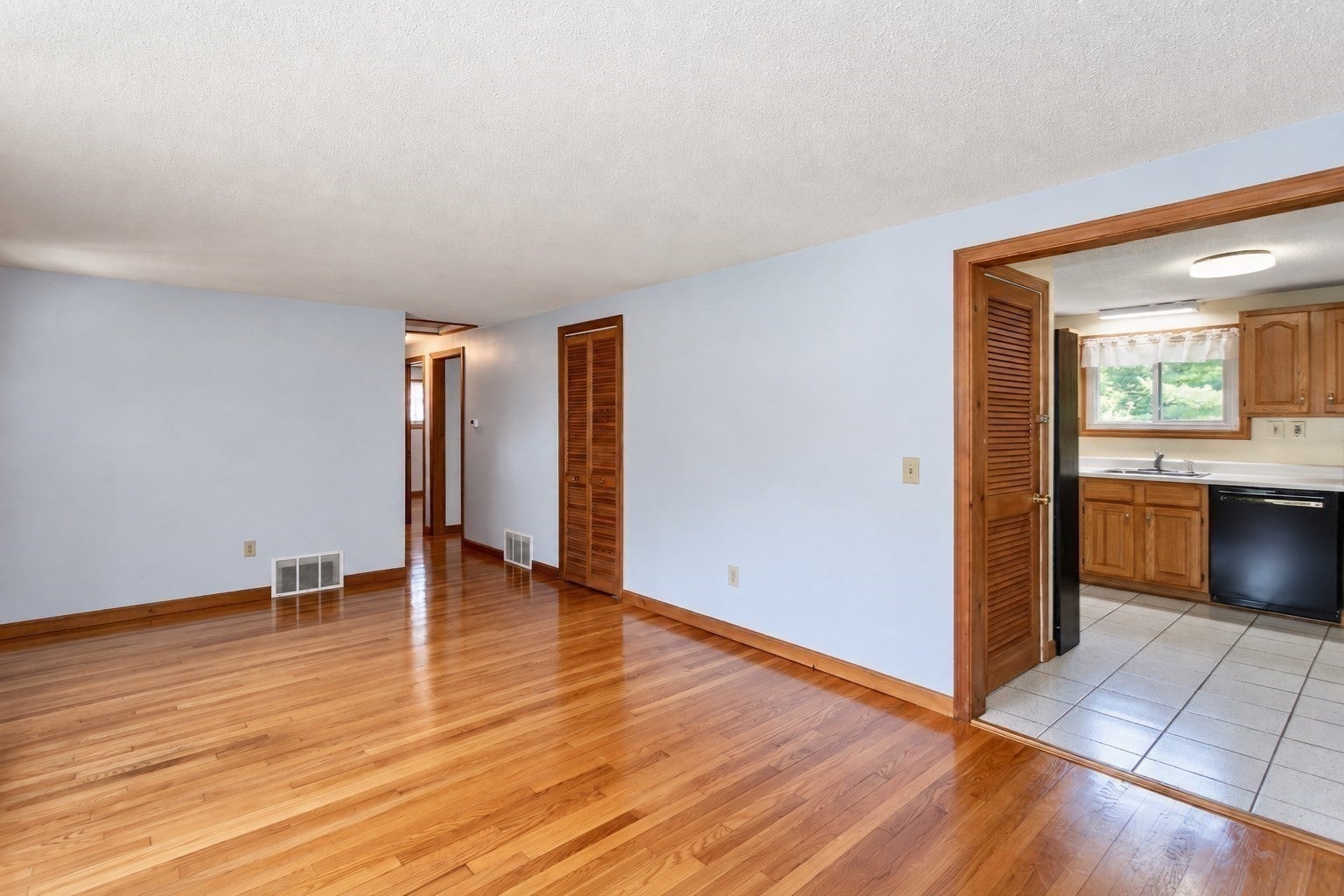 71 Birch Bluffs Drive, Westfield, MA Photo #7