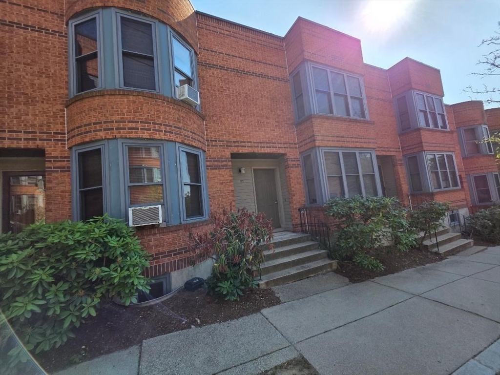 92 Lawn St 7-160