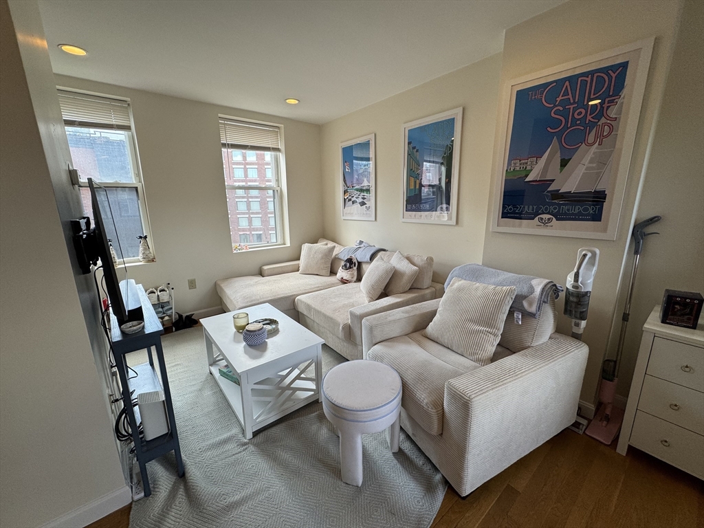 Click for 205 Endicott St #4, Boston, MA slideshow