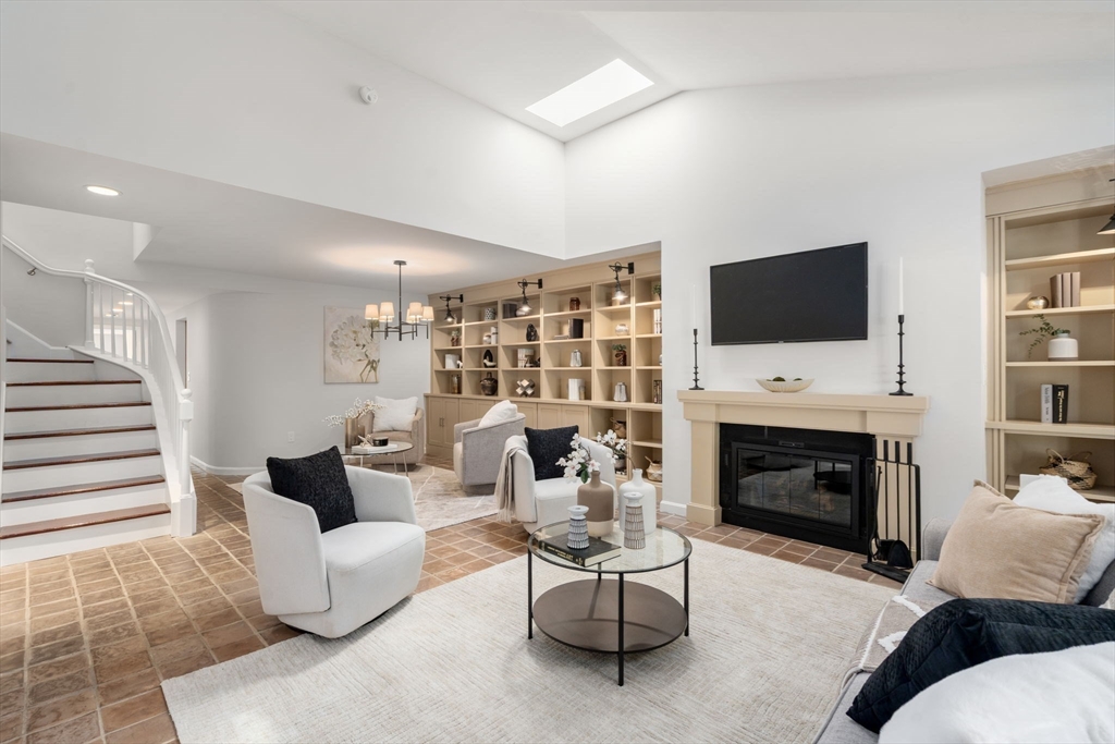553 Boylston St C-2