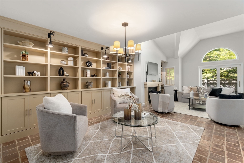 553 Boylston St C-2