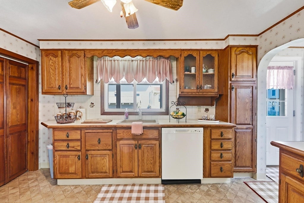34 Avon St, Saugus, MA, 34 Avon St, Saugus, MA Photo #13