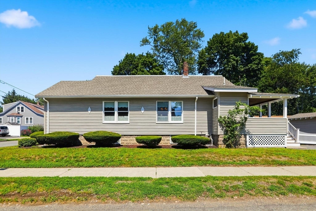 Photo of 34 Avon St, Saugus, MA