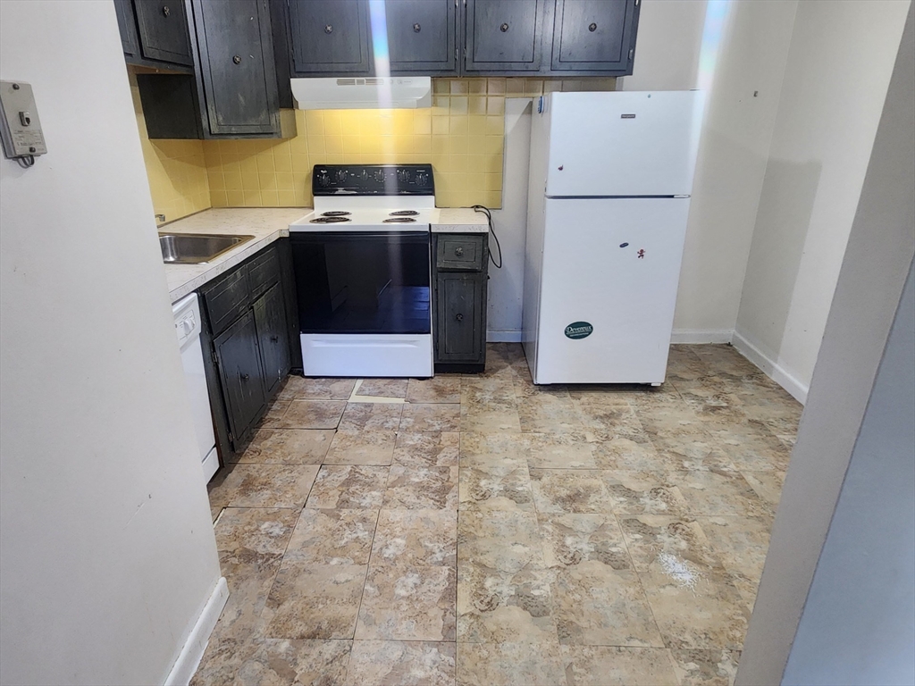 176 Maple Avenue 2-1
