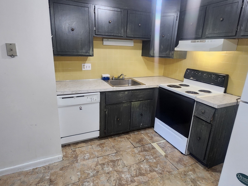 176 Maple Avenue 2-1