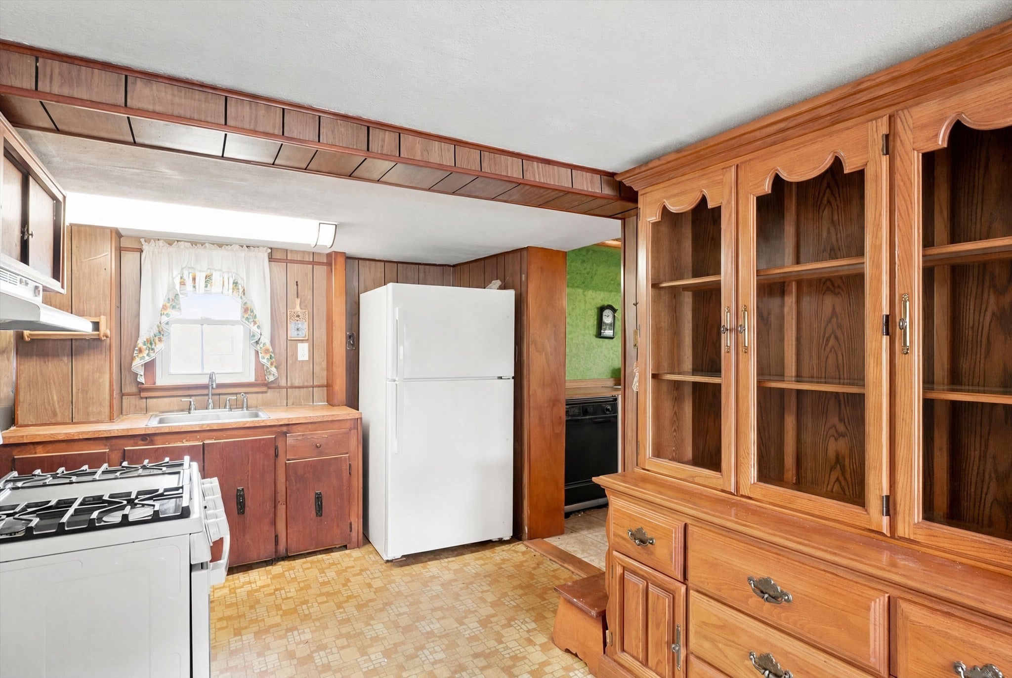 277 Lincoln Ave, Saugus, MA Photo #13