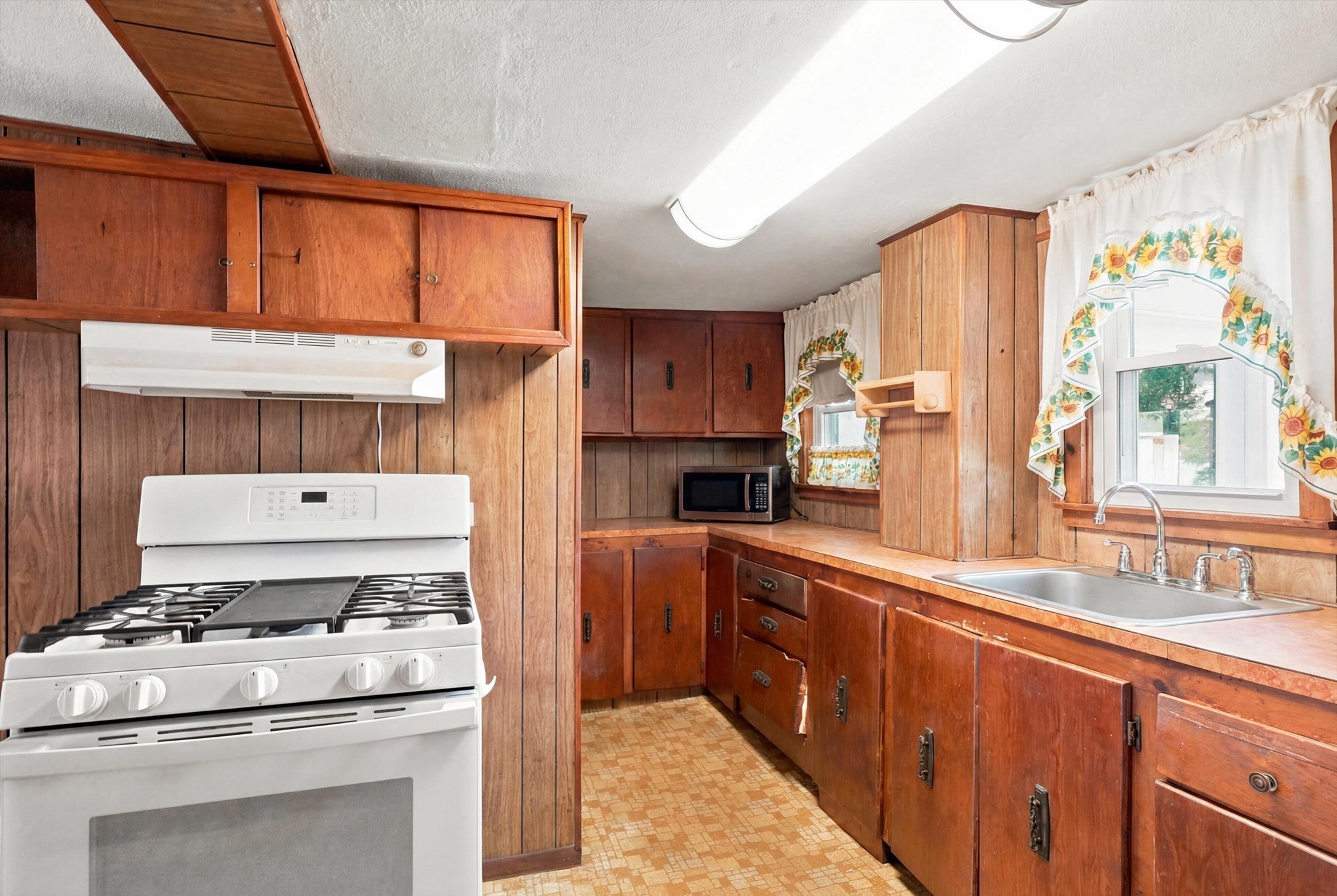 277 Lincoln Ave, Saugus, MA Photo #11