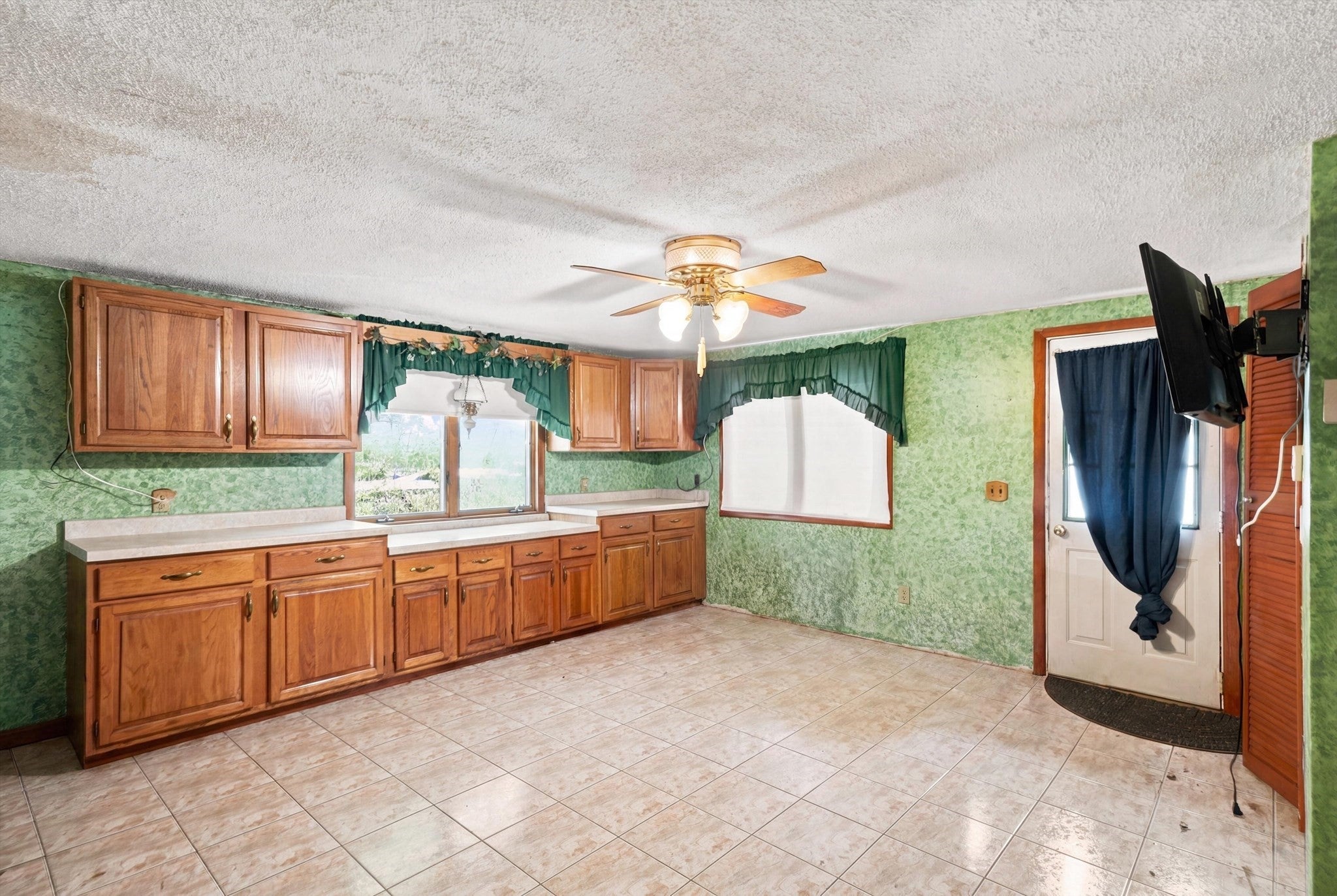 277 Lincoln Ave, Saugus, MA Photo #7