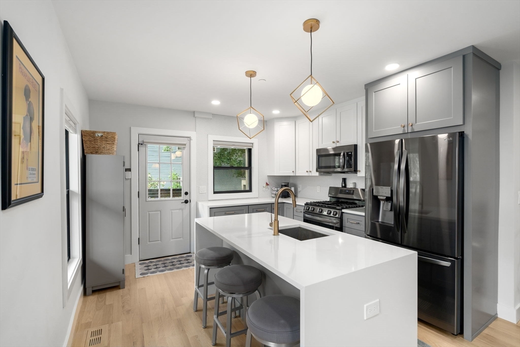 1069 Washington Street 2