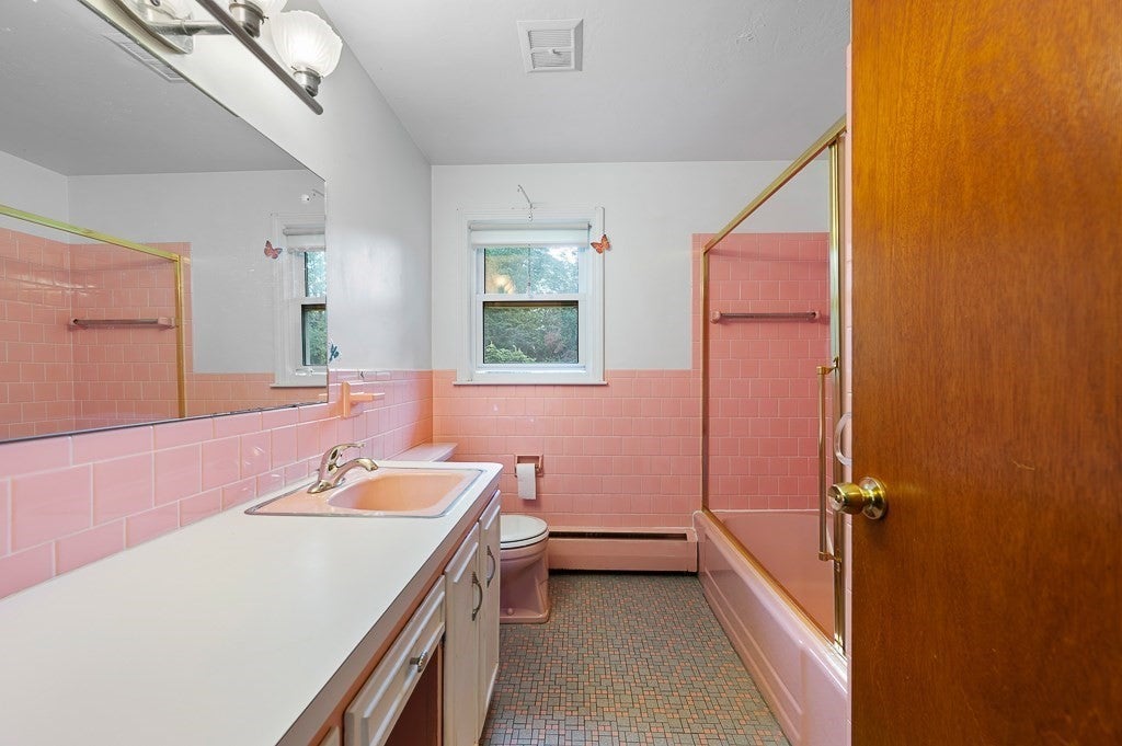 11 Lyndale Rd, Worcester, MA, 11 Lyndale Rd, Worcester, MA Photo #14