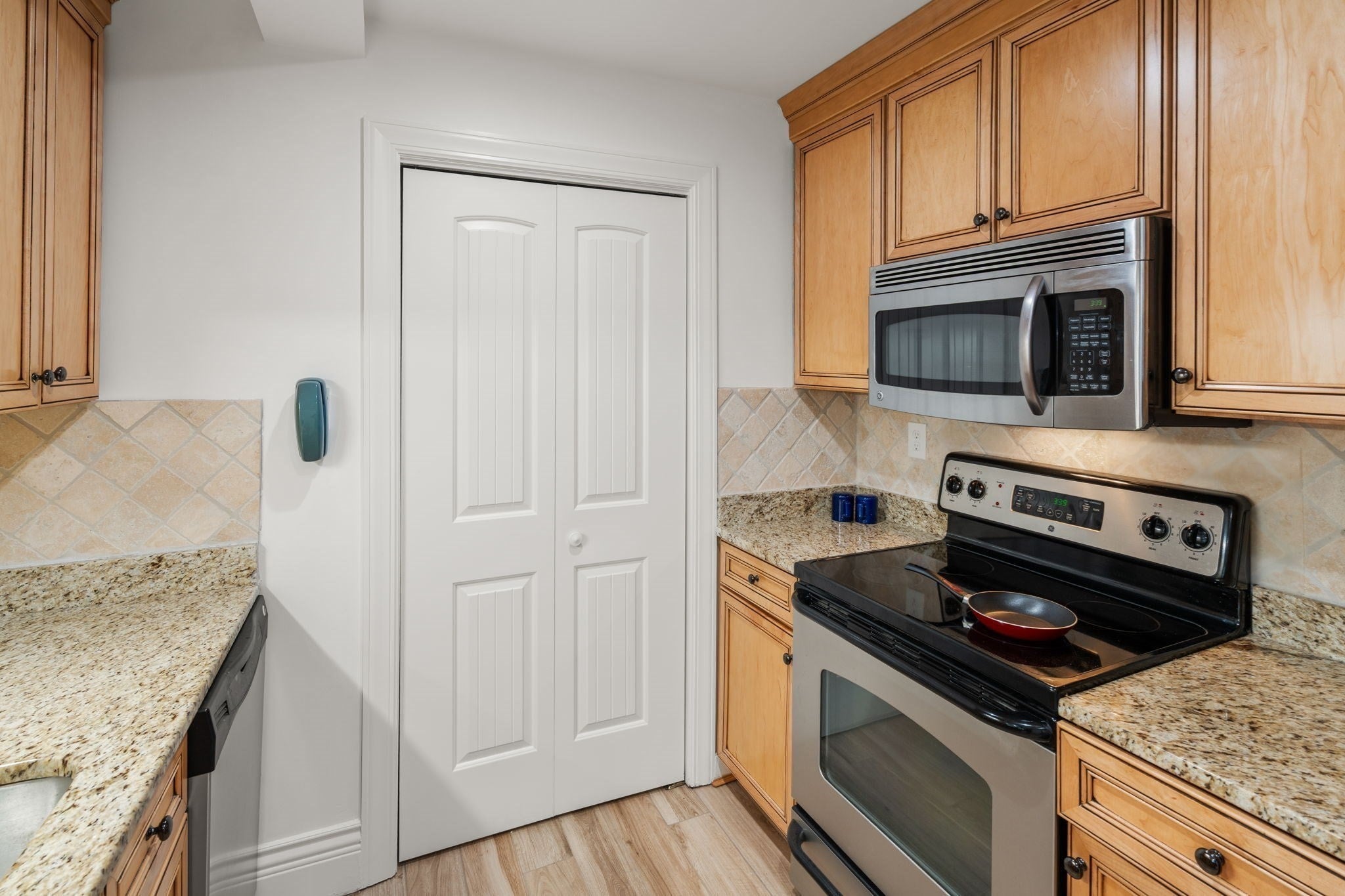 12 Russell Rd #103, Wellesley, MA, 12 Russell Rd #103, Wellesley, MA Photo #3