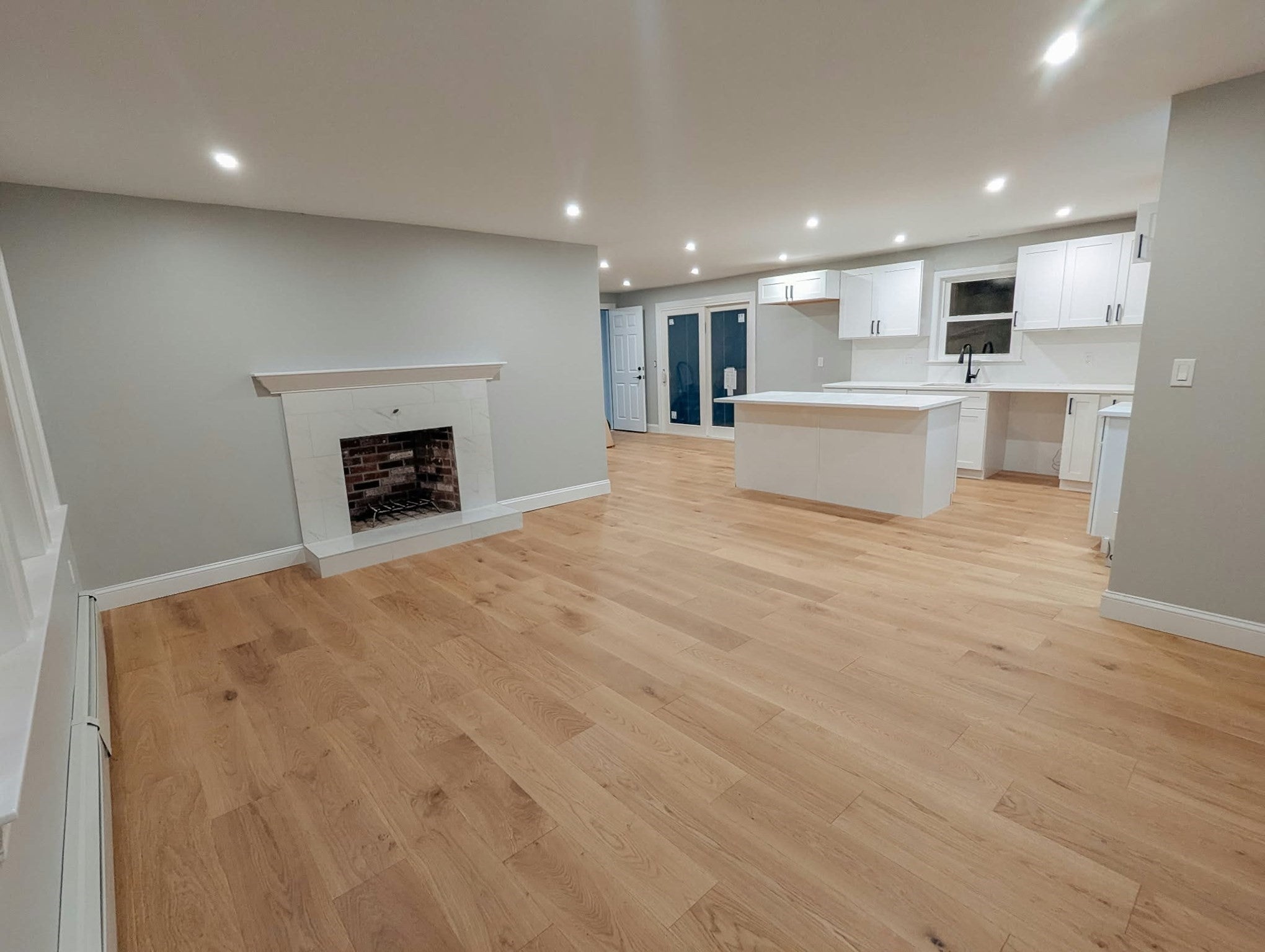 562 Mariner Cir