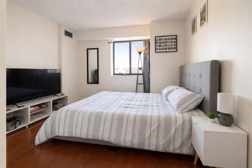 15 N Beacon St 428