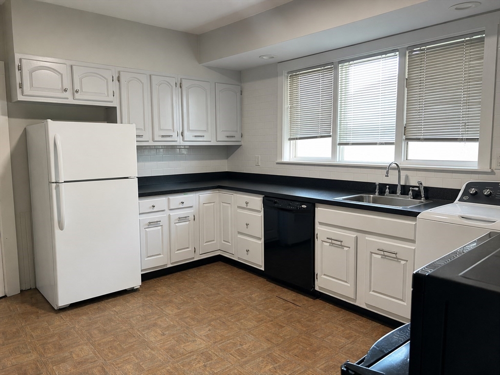 Click for 25A Bradbury Ave #2, Medford, MA slideshow