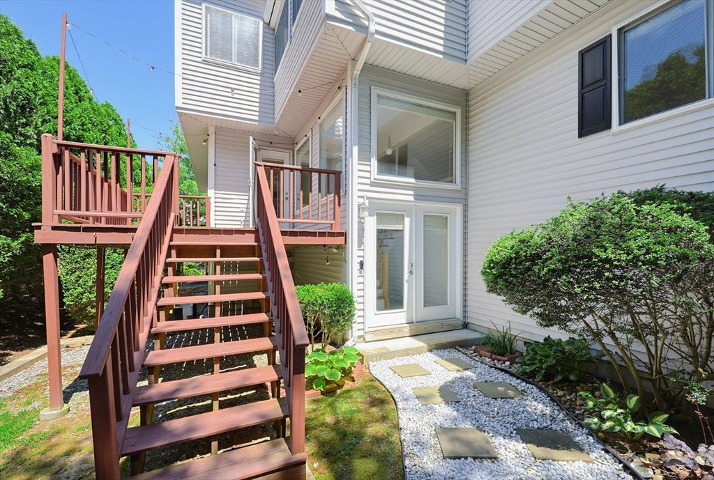 33 Half Crown Cir 33