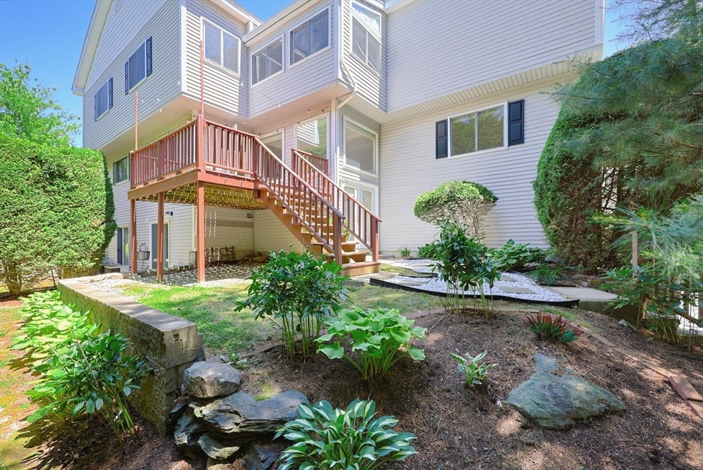 33 Half Crown Cir 33