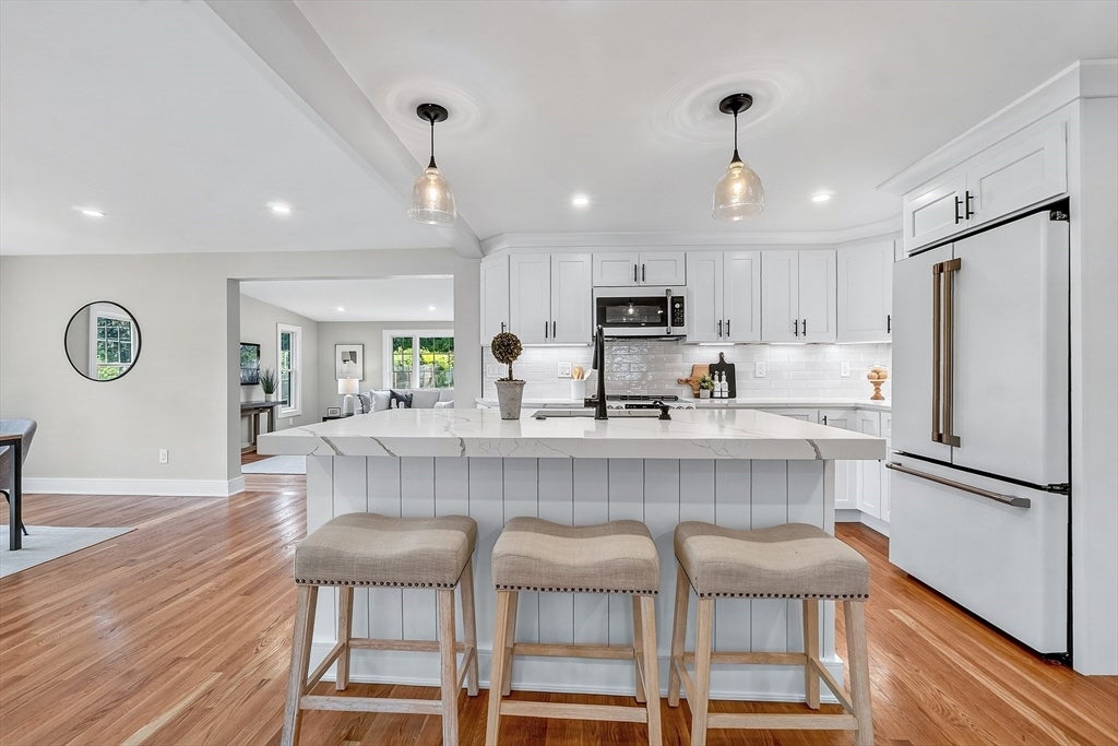 28 Fieldstone Dr, Burlington, MA Photo #4