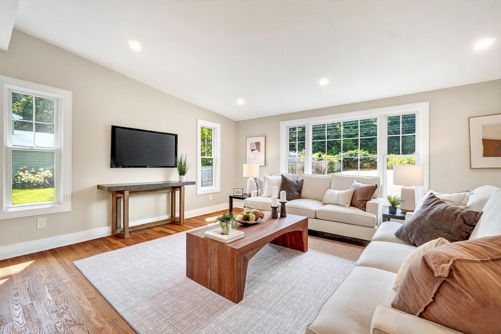 28 Fieldstone Dr, Burlington, MA Photo #12