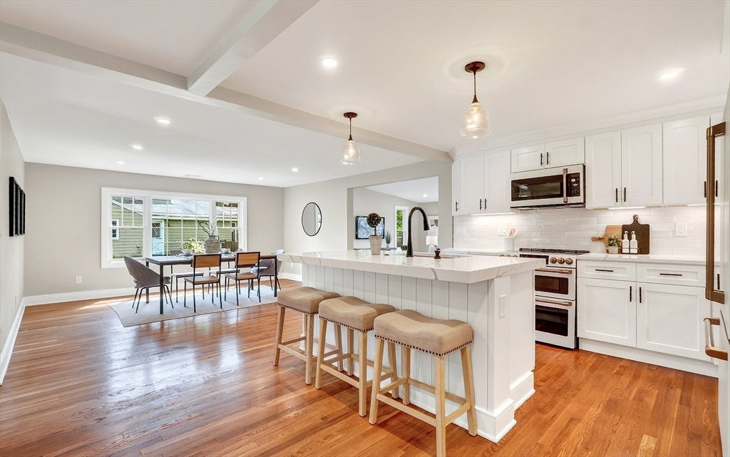 28 Fieldstone Dr, Burlington, MA Photo #3