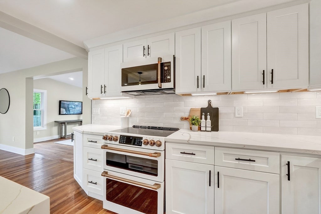 28 Fieldstone Dr, Burlington, MA Photo #7